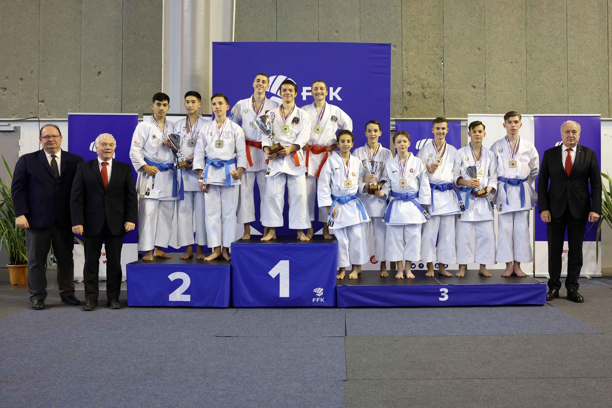 Podium equipe c j